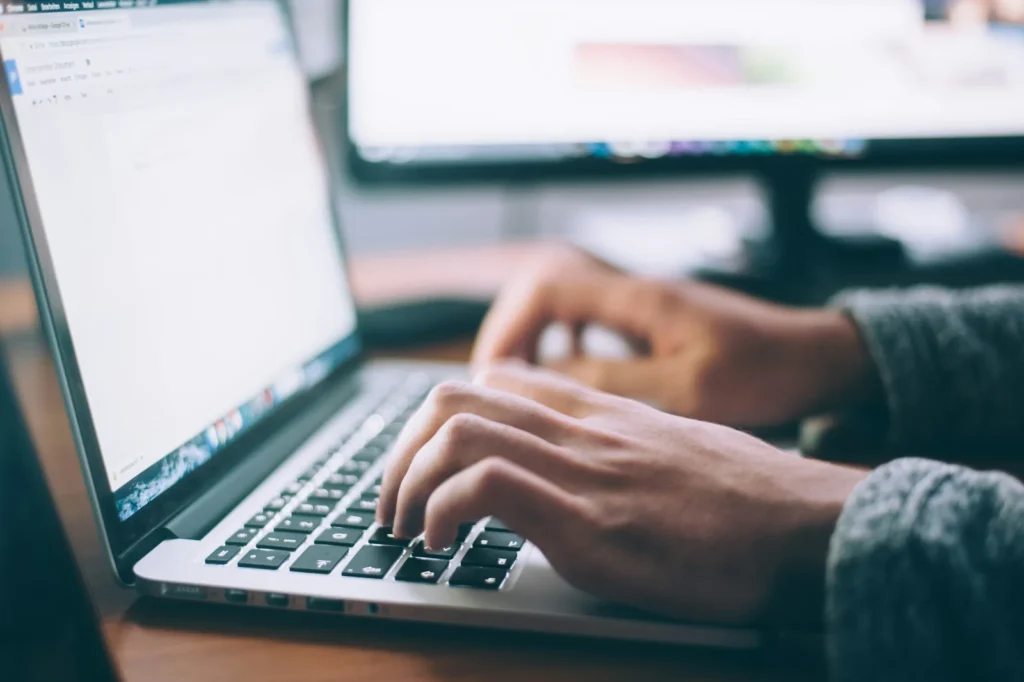 كلمات مفتاحية للسيرة الذاتية ATS: كيف تختارها وتوظفها دون حشو أو وعود زائفة